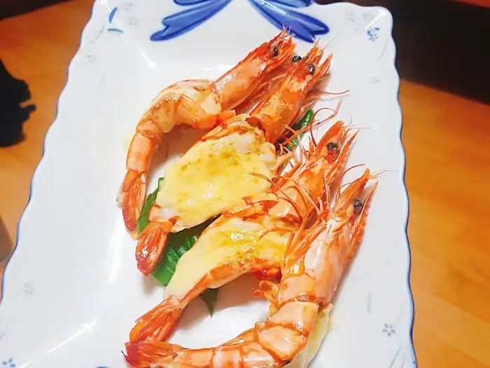 맛있게 조리된 새우 요리