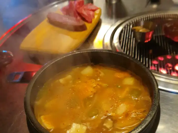 태백실비식당의 된장찌개와 쌈채소