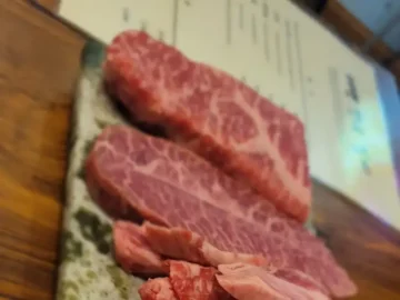 태백실비식당의 먹음직스러운 소고기 부위