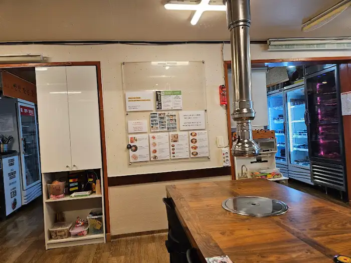 태백 기와집갈비 매장 내부 모습