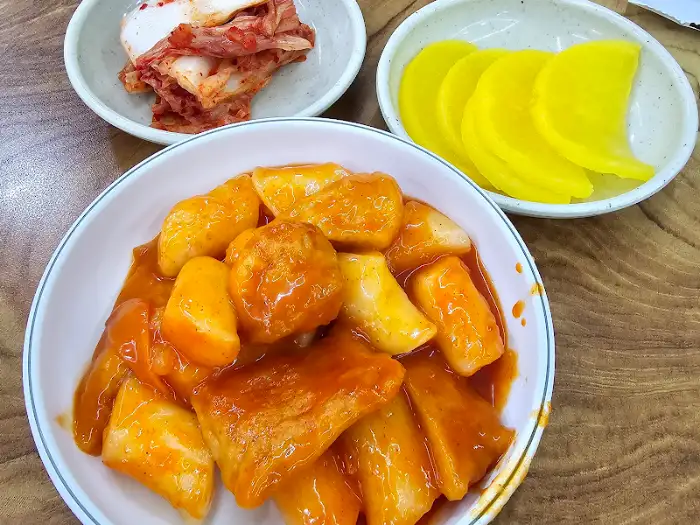 김치와 깍두기, 그리고 떡볶이