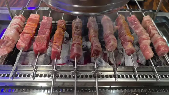 장수루양꼬치훠궈 동두천점의 다양한 양꼬치 구이