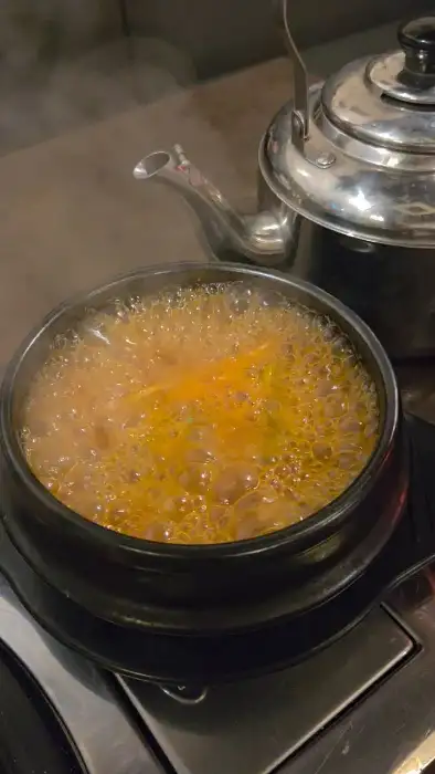 보글보글 끓고 있는 꾼돈 숯불갈비 경기광주태전점의 된장술밥