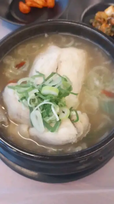 평택 불로삼계탕 내부 모습, 깔끔한 테이블 세팅