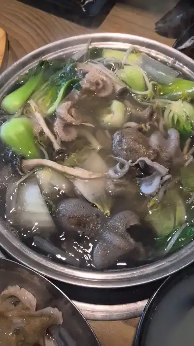 다양한 해산물 요리가 포함된 코스