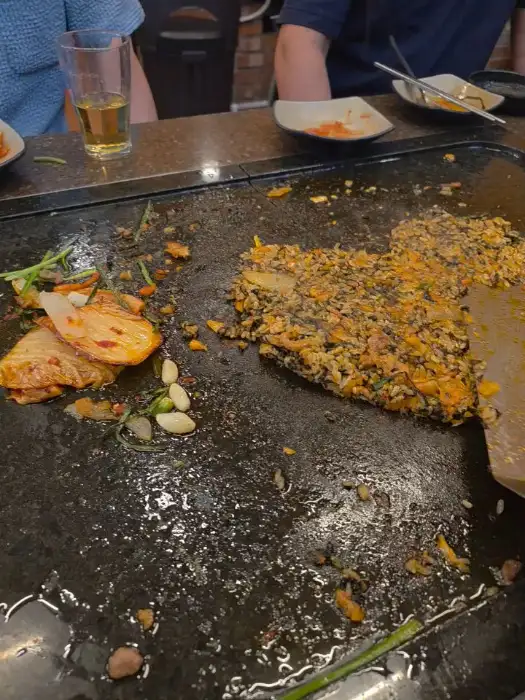 볶음밥이 완성된 모습