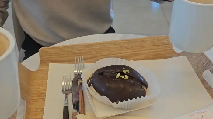 초콜릿 코팅된 빵