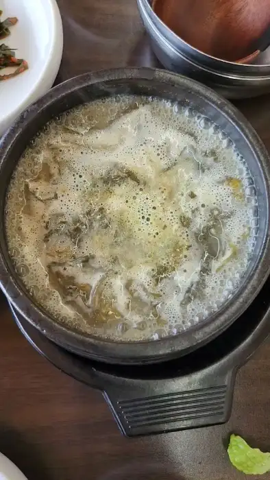 김이 모락모락 나는 쑥 된장국