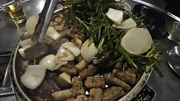 곱창 굽는 모습