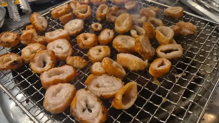 잘 익은 막창을 클로즈업한 사진