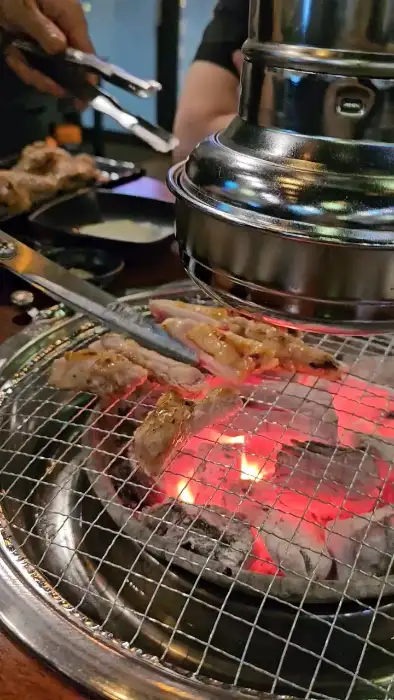 오창숯불닭갈비 고구려 숯불 위에서 익어가는 닭갈비