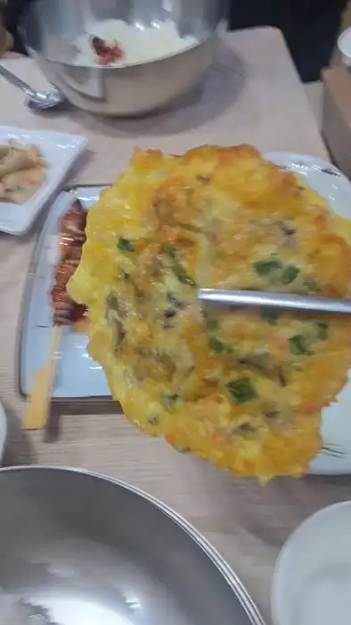 노릇하게 부쳐진 꼬막전