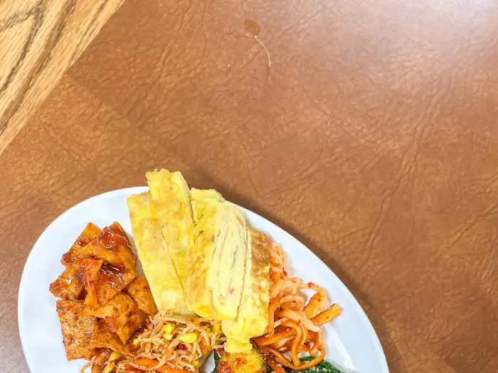 왕이모네식당에서 맛본 제육볶음과 계란말이