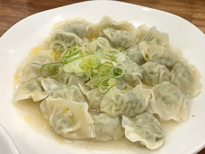 육수에 담긴 물만두