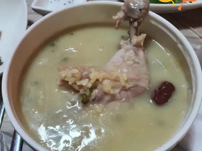 세계평화식당 닭백숙 죽 클로즈업