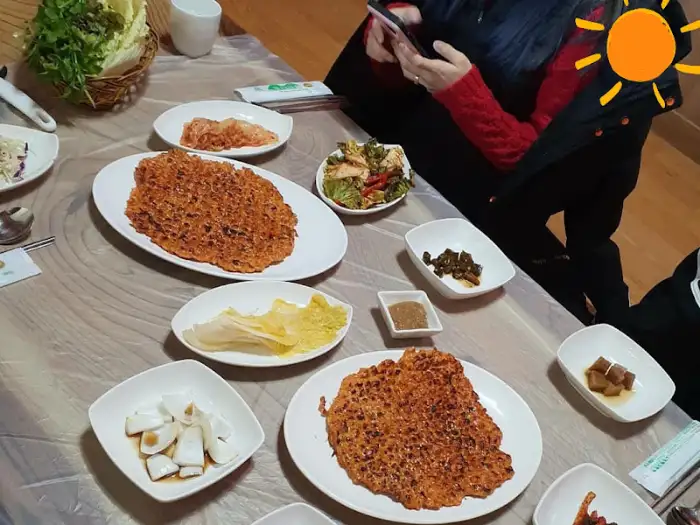 세계평화식당 테이블 세팅