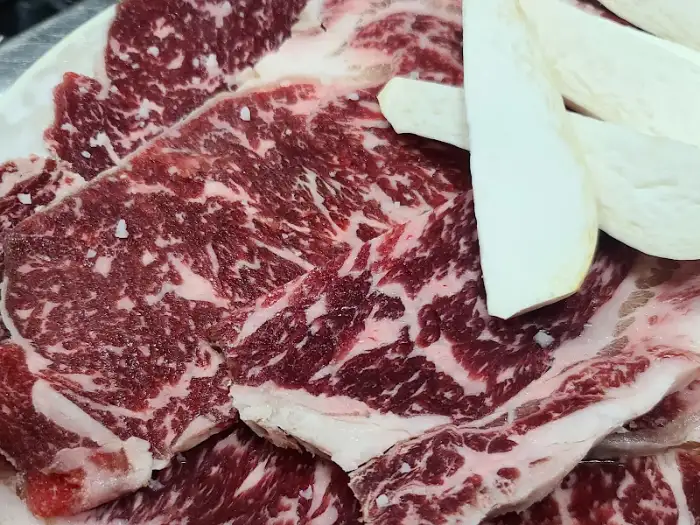역전식육식당 등심 로스구이의 선명한 마블링
