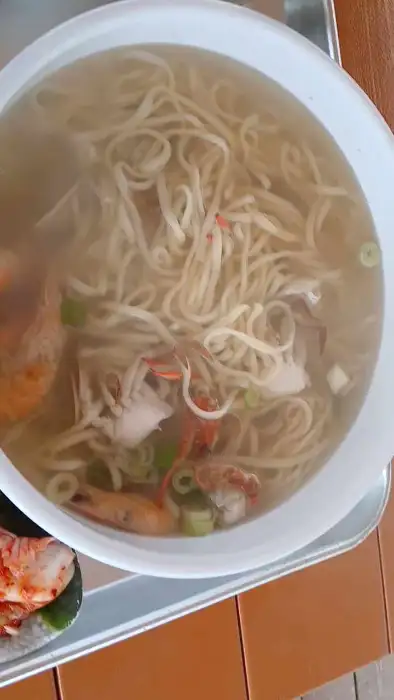 푸짐한 해물칼국수 한 그릇