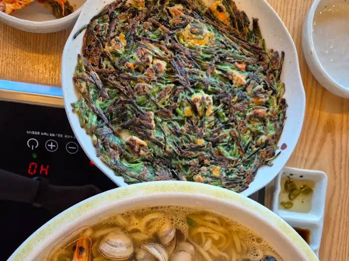 용궁해물칼국수의 푸짐한 해물 칼국수