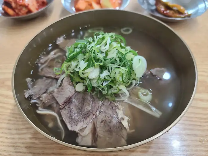 옛곰탕집의 맑은 양지곰탕 클로즈업